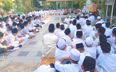 Jumat Mubarokah Semakin Meriah, SMP Babussalam Bagikan Hadiah Juara Gema Idul Adha