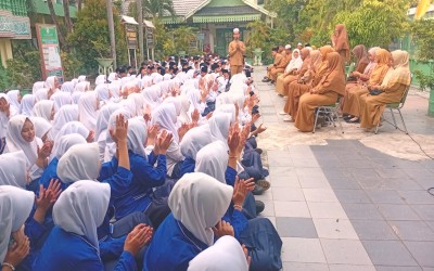 Hari Pertama Masuk Sekolah, Santri Baru SMP Babussalam Disambut Hangat Para Guru